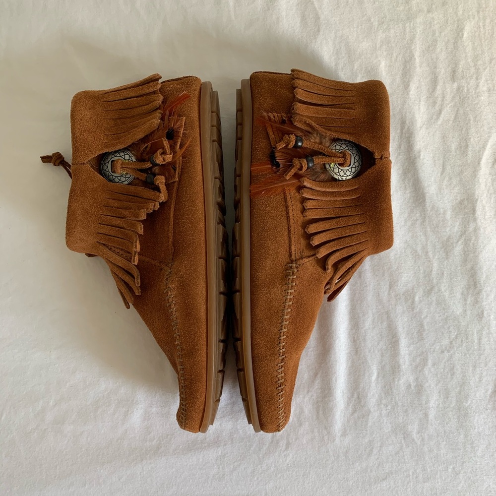Minnetonka Concho Feather Boot